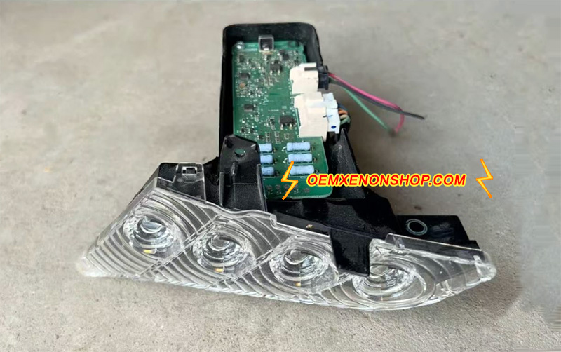 2015-2018 Toyota Land Cruiser Prado J150 LC150 Mk4 Facelift Original LED Projector Headlight Turn Signal DRL Control Driver Power Module 10039-18113